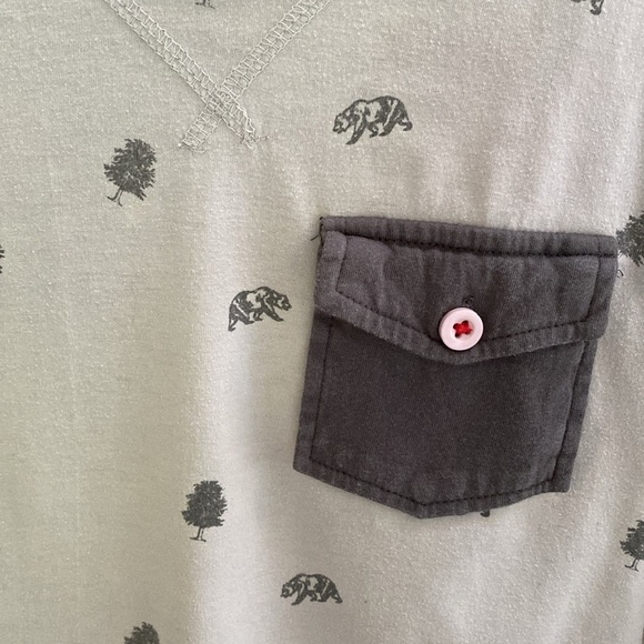 Long sleeve graphic tee boys size 6/7 - Picture 3 of 4